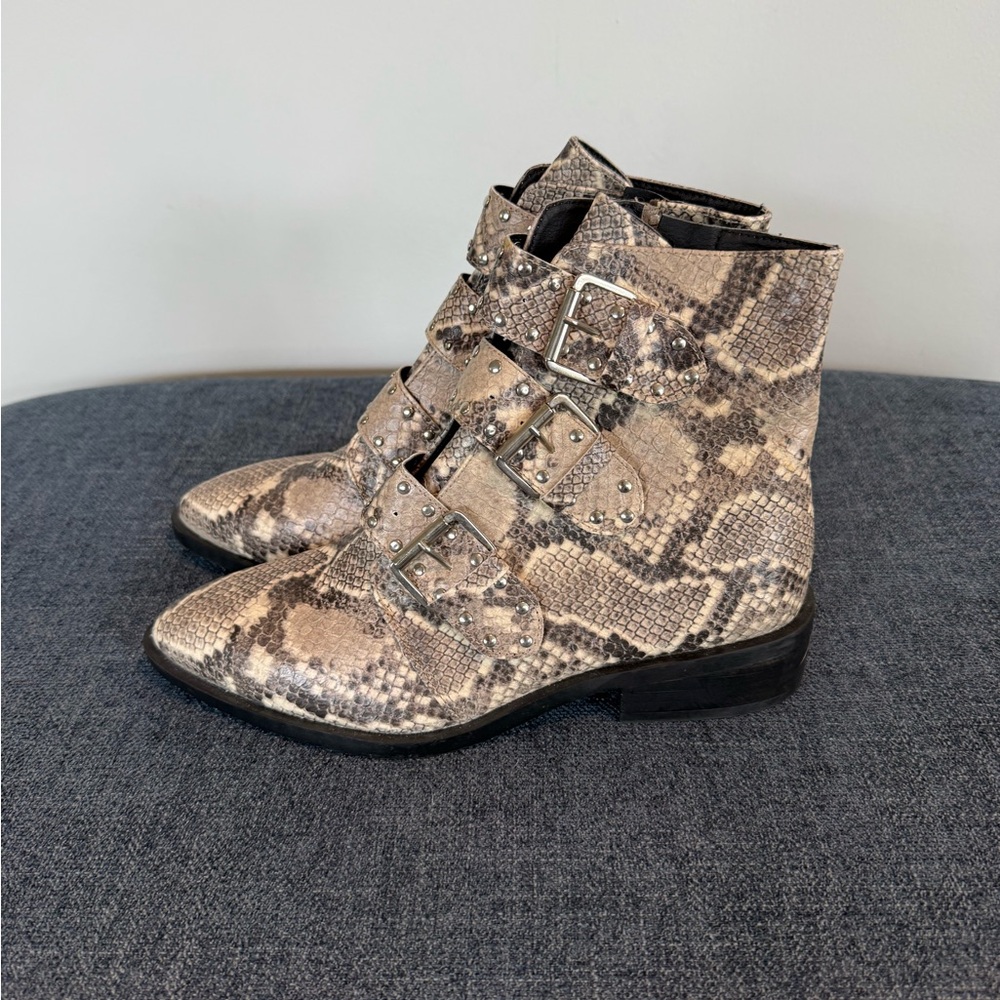 Steven New York Women’s Beige Snake Buckle Accent Studded Hazan